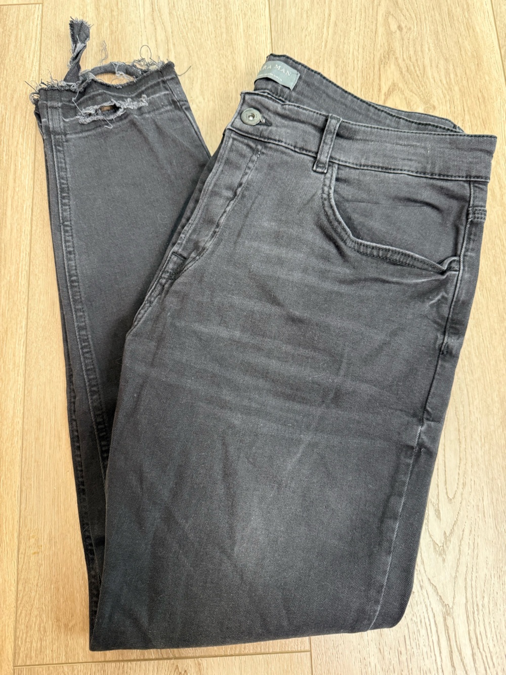 Zara Man Black Distressed Ripped Jeans Button Fly Men’s Size 36